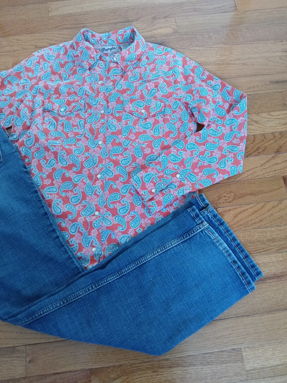 Wrangler Blue Denim Women’s Jeans OUTFIT - Picture 6 of 9